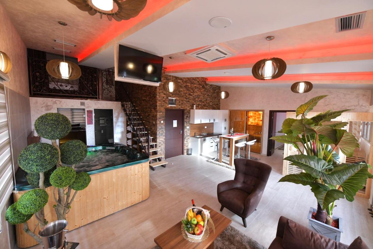 Garnet Hotel & Event Centar Рума Экстерьер фото