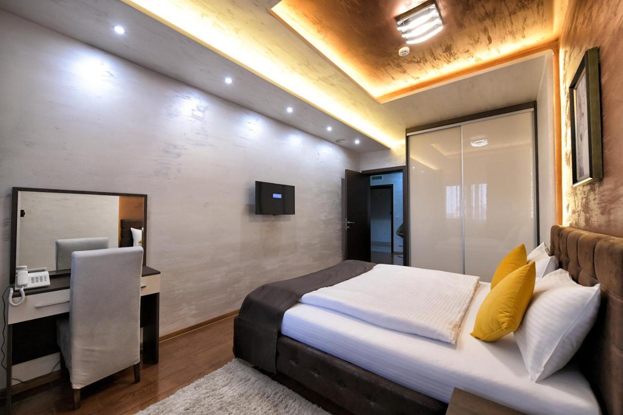 Garnet Hotel & Event Centar Рума Экстерьер фото