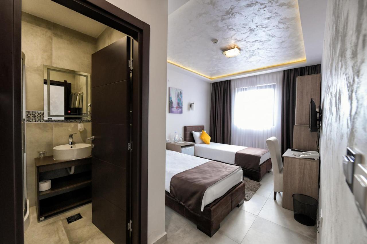 Garnet Hotel & Event Centar Рума Экстерьер фото
