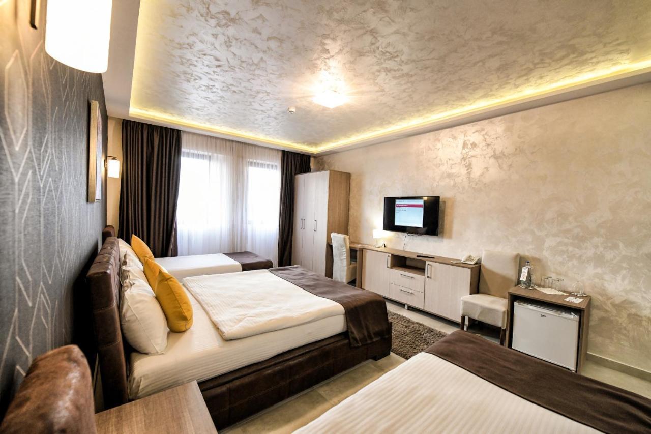 Garnet Hotel & Event Centar Рума Экстерьер фото