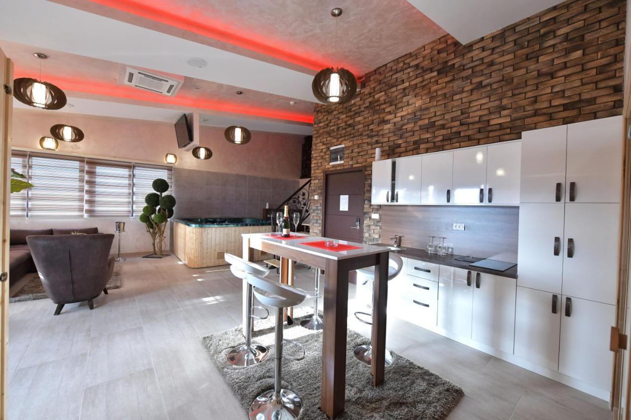 Garnet Hotel & Event Centar Рума Экстерьер фото