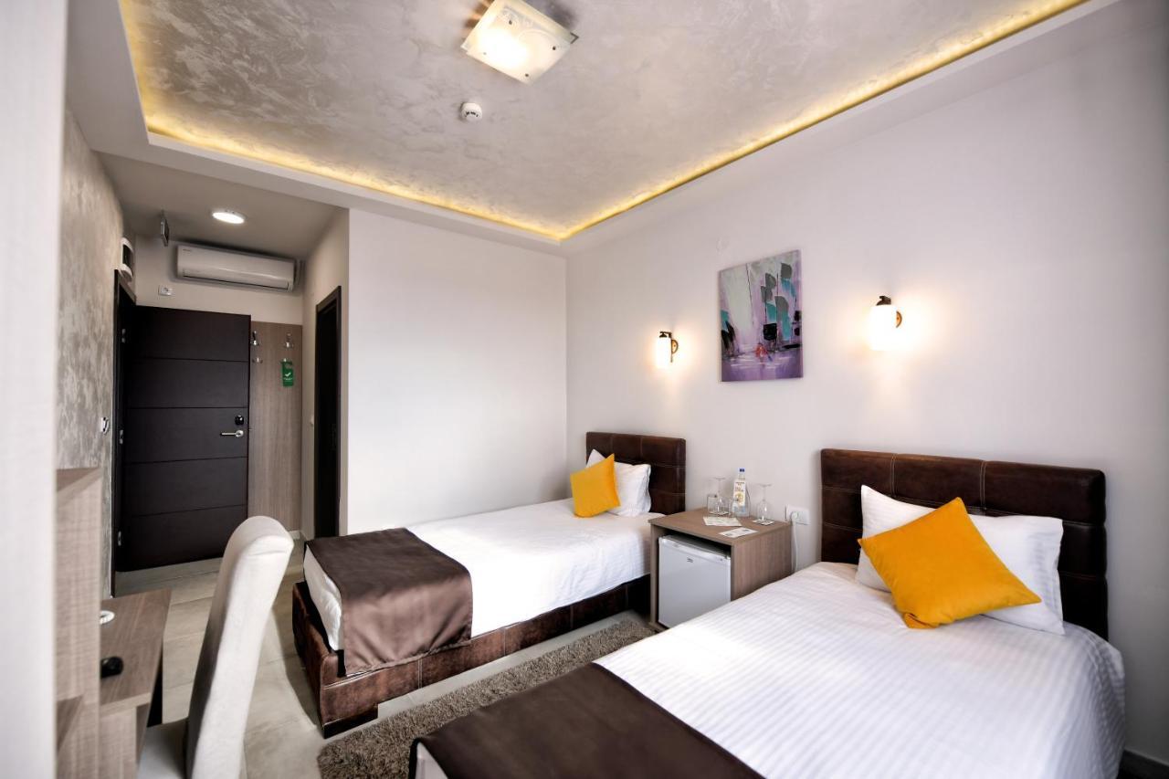 Garnet Hotel & Event Centar Рума Экстерьер фото