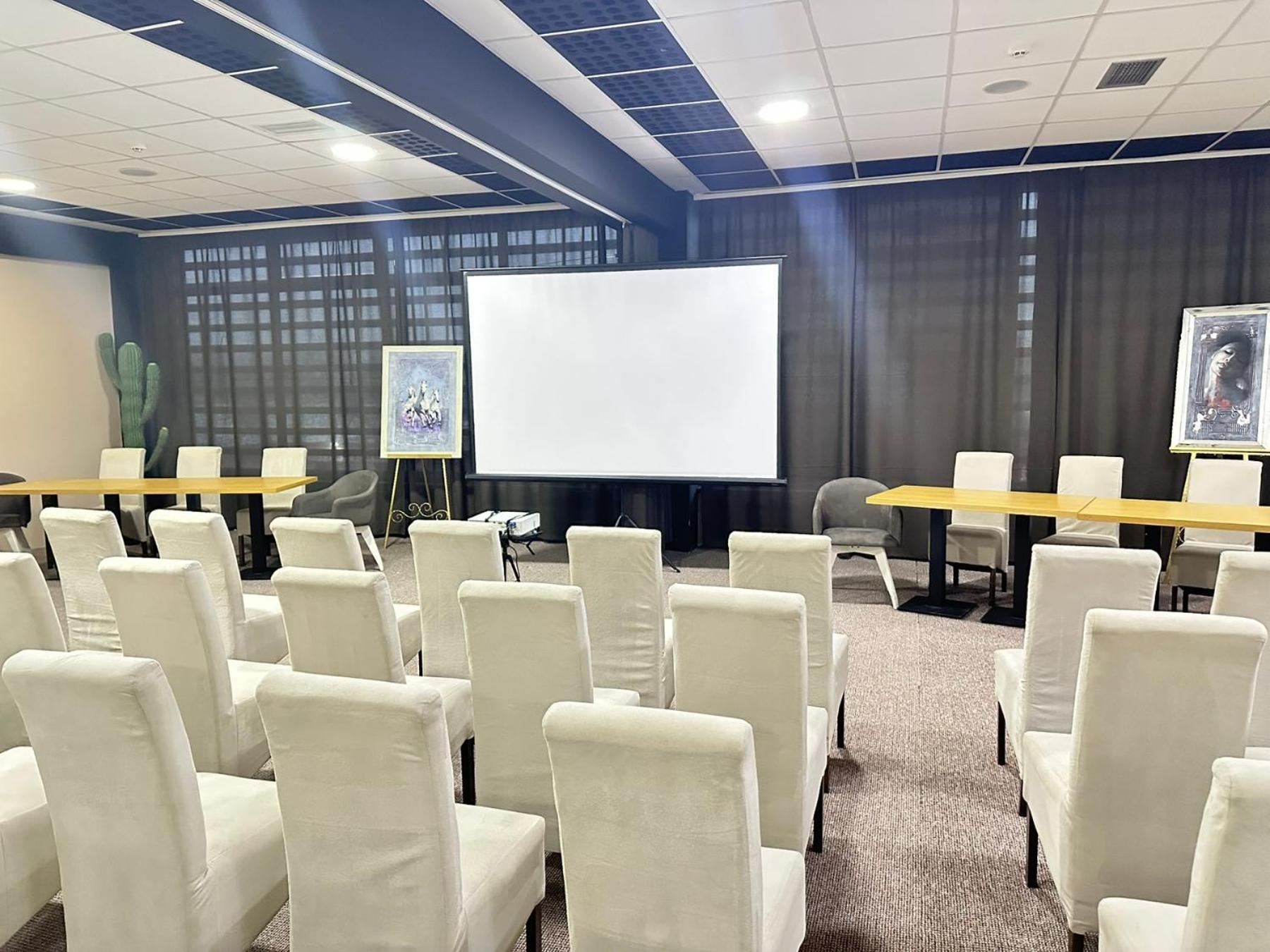 Garnet Hotel & Event Centar Рума Экстерьер фото