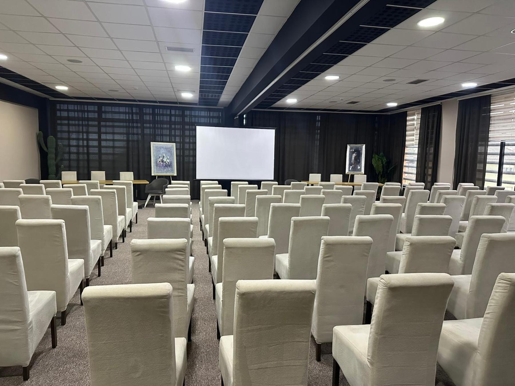 Garnet Hotel & Event Centar Рума Экстерьер фото