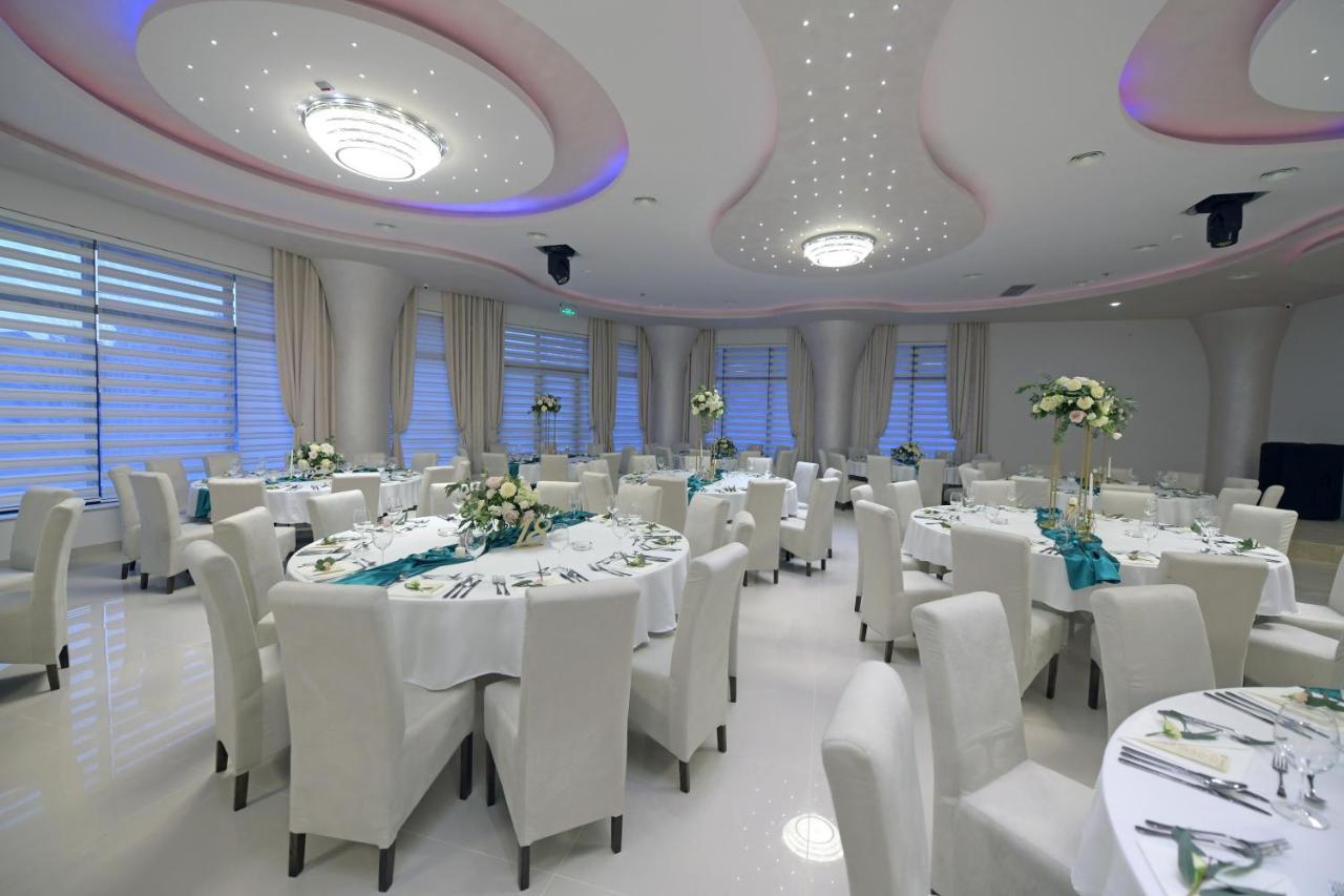 Garnet Hotel & Event Centar Рума Экстерьер фото